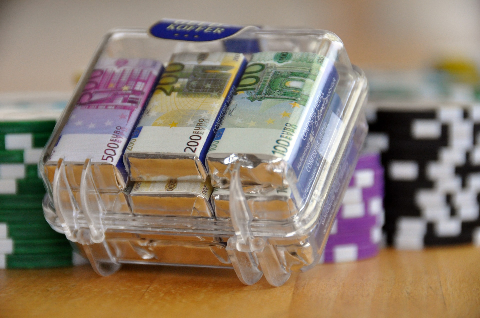 money-suitcase-593212_1920